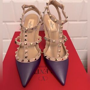 VALENTINO loves Rockstuds
